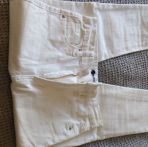 Juniors White Skinny Jeans - Picture 5 of 7